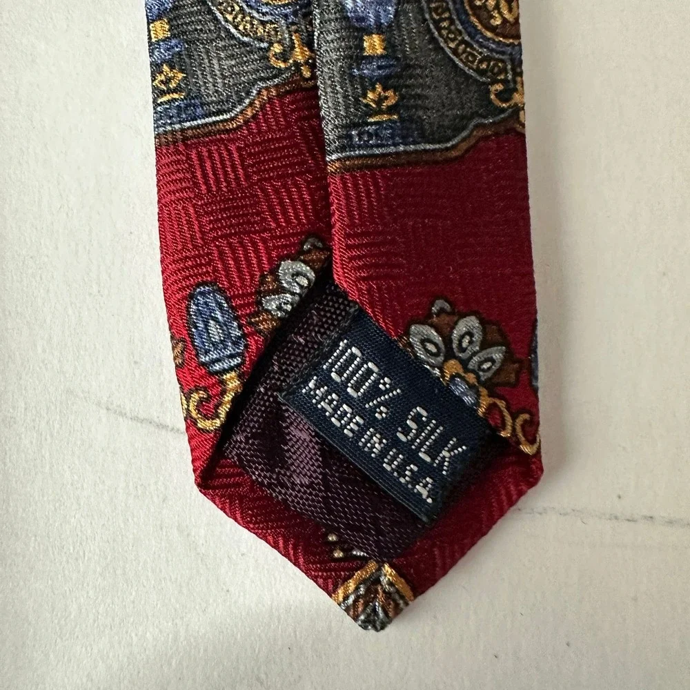 Bravini necktie features